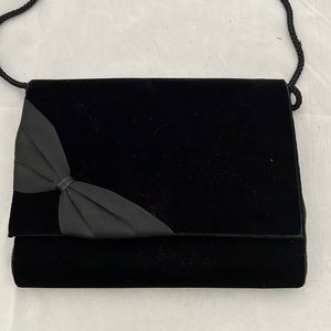 La Regale classic glass purse